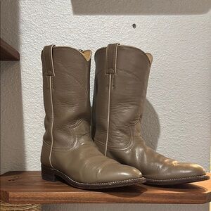 Justin Classic Taupe/Grey Leather Cowboy Boots. Size 7B. EUC!